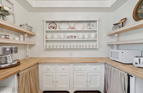 Sawyer House | Newly renovated, 7700 Sq. Ft, 8BR, 7BTH, Heated Pool, Hot Tub, Arcade Game Barn