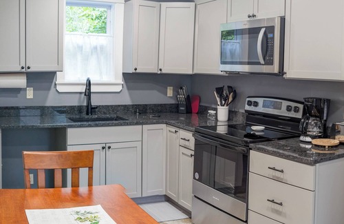 Ellsworth Apartment | Newly Renovated Acadia Apartment Maple Street