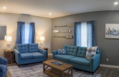 Ellsworth Apartment | Newly Renovated Acadia Apartment Maple Street