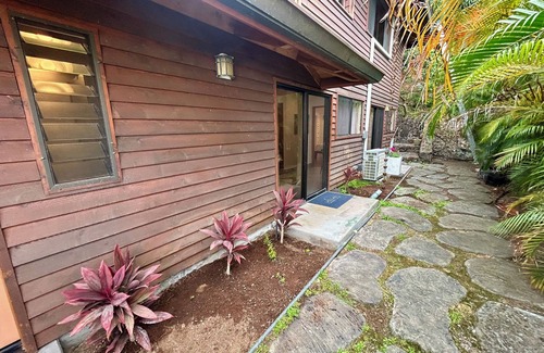 Kahaluu-Keauhou Apartment | Newly renovated air-conditioned studio in a gated community near Kona