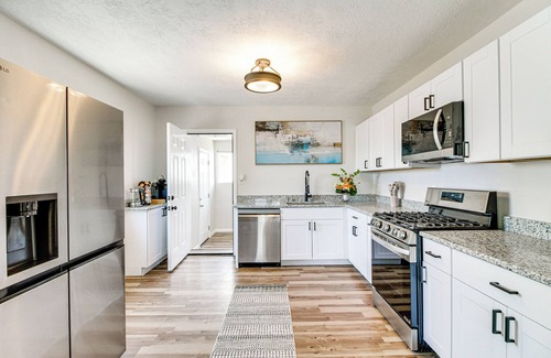 Albuquerque House | Newly Renovated Albuquerque Retreat w/Pool Table