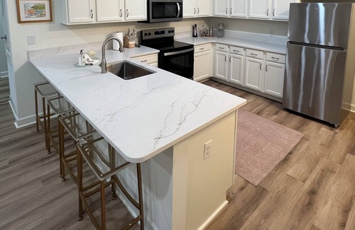 Oxford Condo | Newly renovated and with walking trail to campus & square!