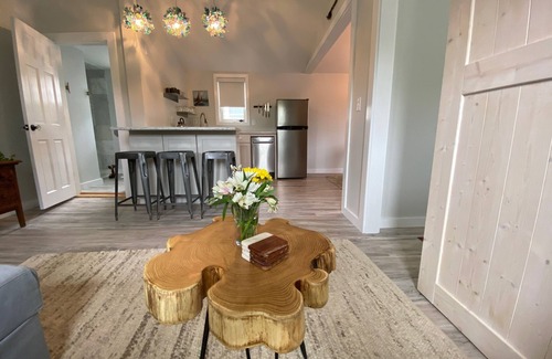 Edgartown Apartment | Newly Renovated Apartment in the heart of Edgartown on the Bike Path!
