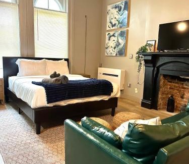 Detroit Apartment | Newly renovated apartment in the heart of Detroit!