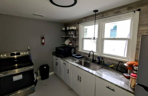Mosby Apartment | Newly Renovated Apt. Minutes to Downtown Richmond
