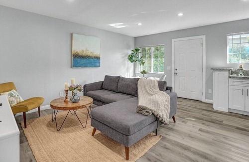 Arcadia House | NEWLY Renovated Arcadia Home | Queen Bed 3BR/2.5BA