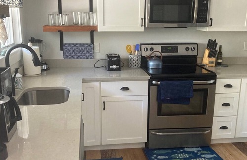 Rockport House | Newly renovated! Beautiful private cottage in quiet area near Old Garden Beach.