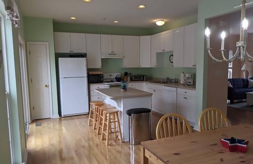 Millville House | Newly renovated Bethany Townhouse w/community pool and boat launch