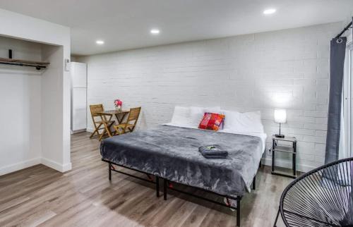 Rochester Apartment | Newly Renovated Bright Studio