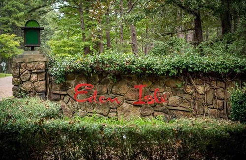 Eden Isle House | Newly Renovated! Cozy 3 Bed 3 Bath on Red Apple Golf Course