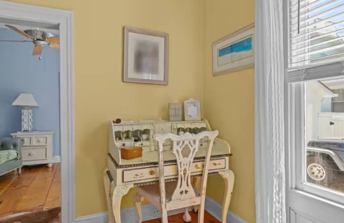 Morehead City Cottage | Newly Renovated Carriage House. 1 bed 1 marble bath with tub. Walking distance.