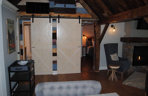 Holderness Cottage | Newly Renovated & Centrally Located Curry Cottage on Squam Lake!