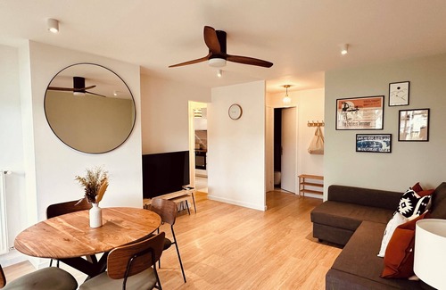 Le Penon Apartment | Newly renovated charming Apartment Des Pins 150 meters from the beach.