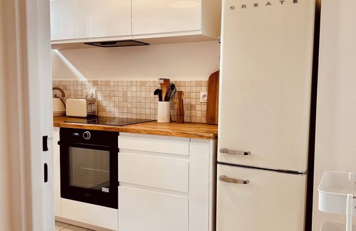 Le Penon Apartment | Newly renovated charming Apartment Des Pins 150 meters from the beach.