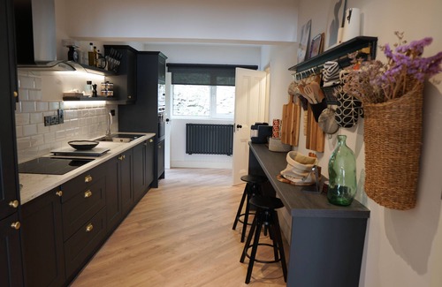 Kinsale Cottage | Newly Renovated Charming Cottage on the Scilly Walk