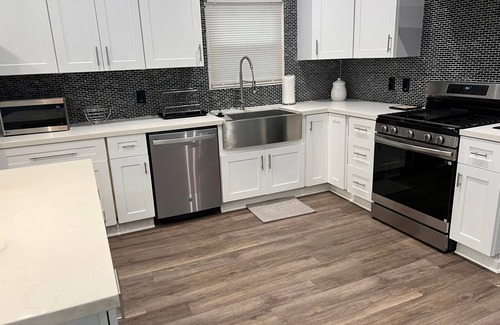 Arabi House | Newly Renovated, Charming 3-bedroom, 2-bathroom house in Arabi