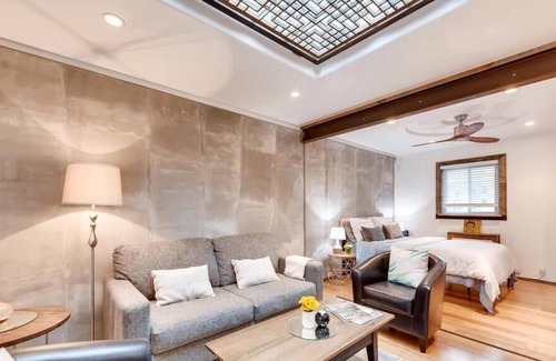 Melrose Apartment | Newly Renovated Condo + Pool: Minutes to Downtown