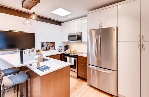 Melrose Apartment | Newly Renovated Condo + Pool: Minutes to Downtown