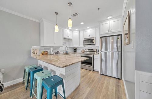 Crystal Beach Condo | Newly Renovated Condo with Beach Views. Sleep 6 in comfortable beds.