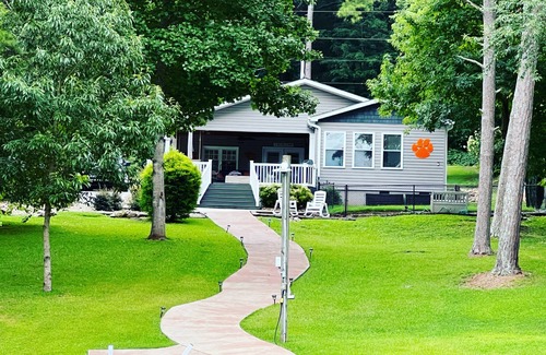 Townville Cottage | Newly renovated cottage and dock on the lake