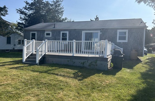 Misquamicut Cottage | Newly renovated cottage walking distance to the beach!