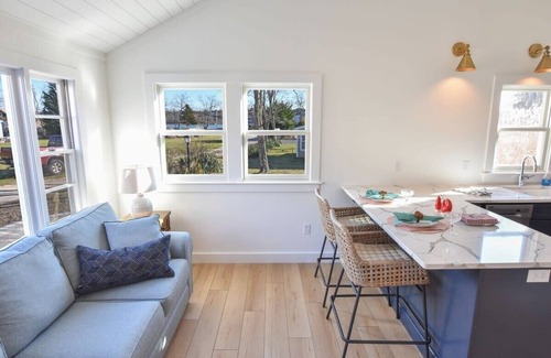 Eastham House | Newly Renovated Cottage on Town Cove!