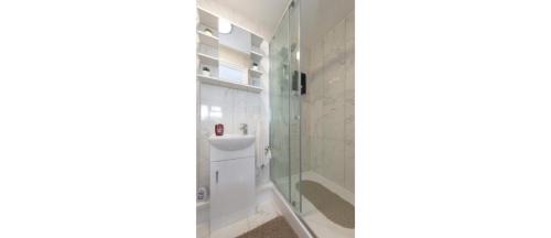 Childs Hill Apartment | Newly Renovated Cozy Studio in North London