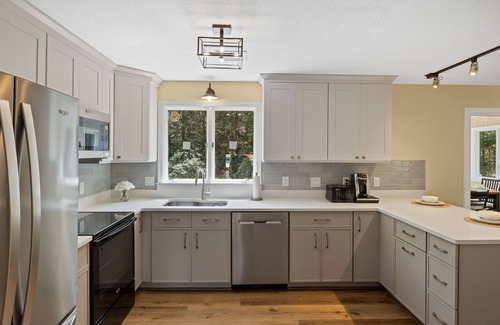 Centerville House | Newly Renovated: Cul-De-Sac/Private-Yard/AC/Outdoor Shower/WIFI/BEACH-PASS