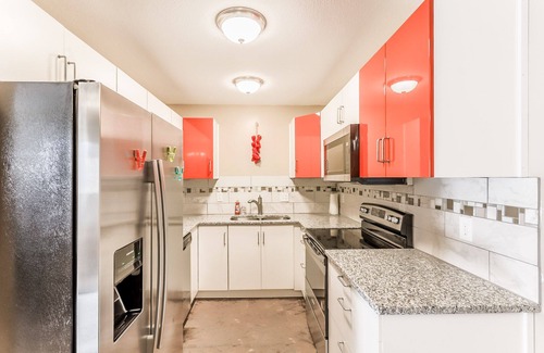 Overland Park House | Newly renovated duplex for up to 8 people - adjoining unit #1