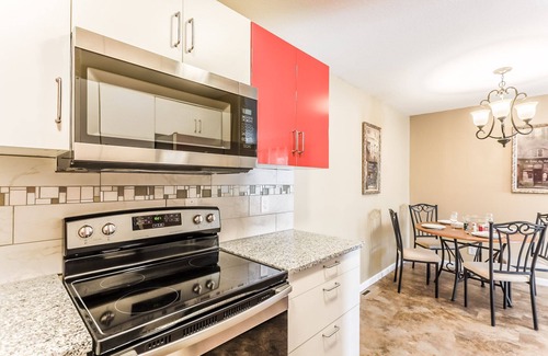Overland Park House | Newly renovated duplex for up to 8 people - adjoining unit #1