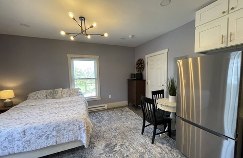 Corey Square Apartment | Newly renovated downtown Studio