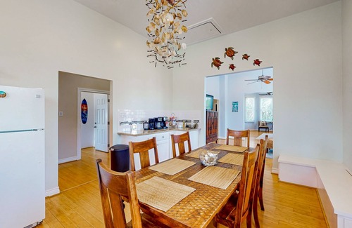San Jacinto Apartment | Newly Renovated East End Apartment in Historical Home Near Beach & Strand