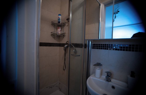 Childs Hill Apartment | Newly Renovated EnSuite Room