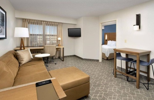 Meridian House | Newly Renovated Extended-Stay hotel in Englewood