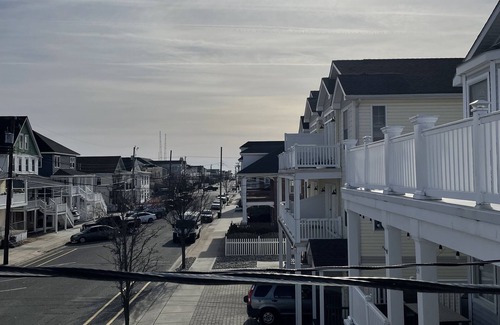 Wildwood House | Newly Renovated Family Cottage Just 3 Blocks From The Beach !