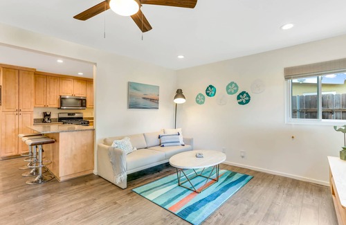 Lincoln Acres House | Newly Renovated | Fire Pit | Huge Yard | Pets