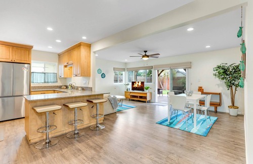 Lincoln Acres House | Newly Renovated | Fire Pit | Huge Yard | Pets