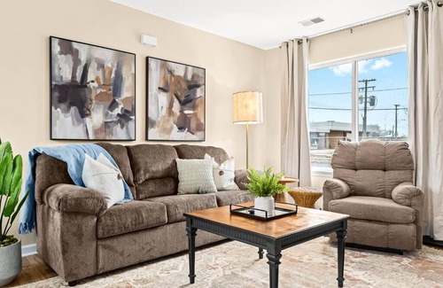 Roseville Apartment | Newly Renovated Flat near Downtown Roseville