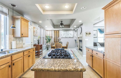 West University House | Newly Renovated Game Garage! 3BR Villa in Reno