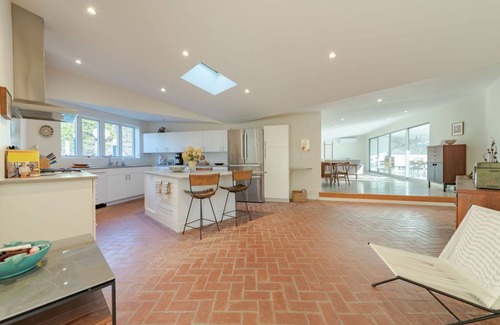 Wellfleet House | Newly Renovated GORGEOUS Modern Home, Water View, Beach Access (CS0034)