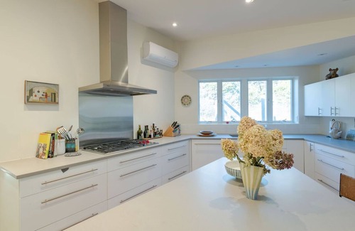 Wellfleet House | Newly Renovated GORGEOUS Modern Home, Water View, Beach Access (CS0034)