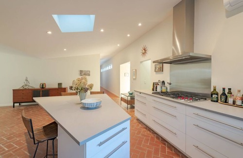 Wellfleet House | Newly Renovated GORGEOUS Modern Home, Water View, Beach Access (CS0034)