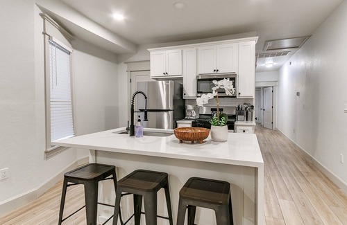 Corridor South House | Newly Renovated half duplex, great location in OKC