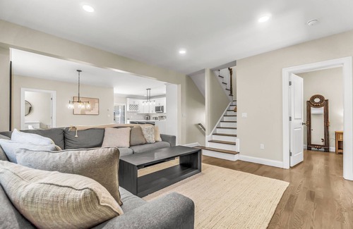 Devon House | Newly Renovated Home Minutes From The Beach & More