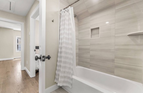Devon House | Newly Renovated Home Minutes From The Beach & More