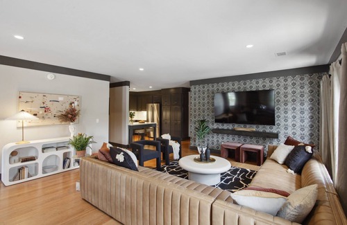 Old West Broad Neighborhood Apartment | Newly Renovated Home | Near Forsyth Park