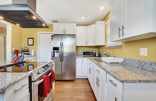 Lake Worth House | Newly Renovated Home- within 10 minutes from the beach.