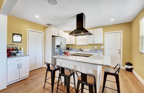 Lake Worth House | Newly Renovated Home- within 10 minutes from the beach.