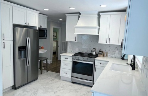 Paducah House | Newly renovated house blocks from hospital and restaurants.