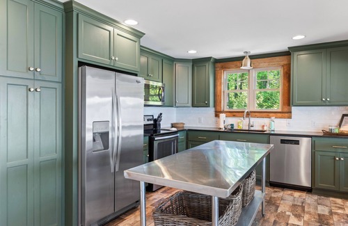 Pleasure Point House | Newly Renovated House with The Best View on the Lake!